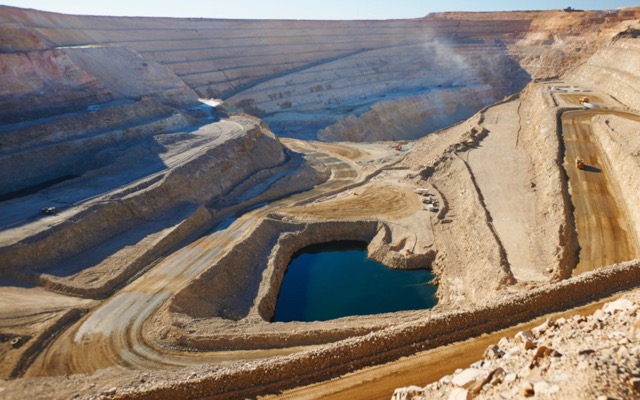 Cover Image for Newmont Corp makes US$17b bid for Newcrest Mining